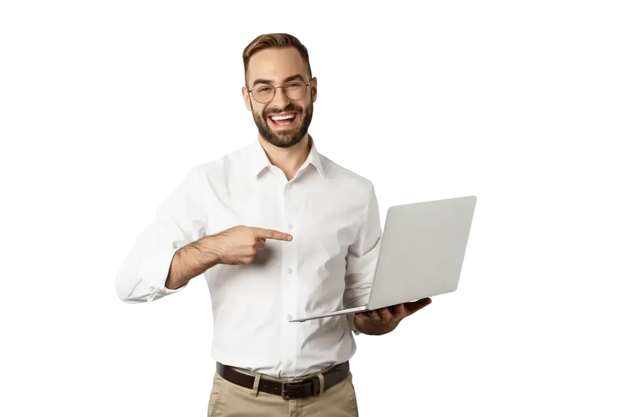 Un professionnel souriant présente la solution Confero sur son ordinateur portable